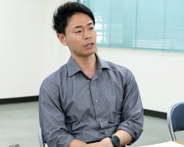 飯川隼斗氏のインタビューでの様子1